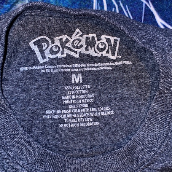 Pokémon T-shirt Medium - Picture 3 of 3